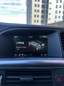Volvo V60 2014 D6 Plug-In Hybrid (12 foto / 15)