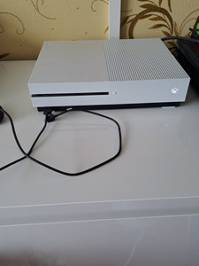 Xbox One 1TB (1 фото из 7)