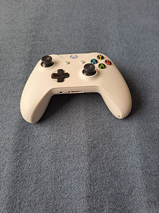 Xbox One 1TB (2 фото из 7)