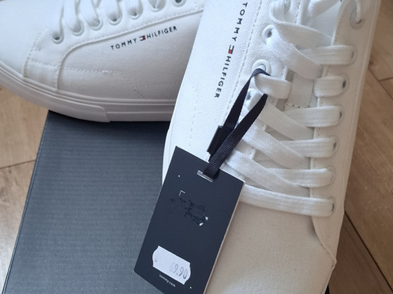 Tommy Hilfiger