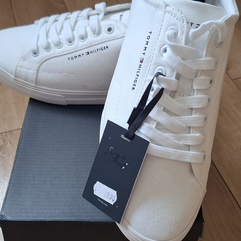 Tommy Hilfiger