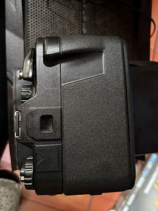 Продавец плёночный фотоаппарат Zenit (3 фото из 4)