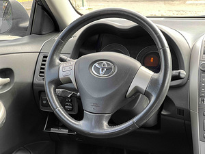 TOYOTA COROLLA (9 foto / 11)
