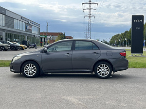 TOYOTA COROLLA (4 foto / 11)