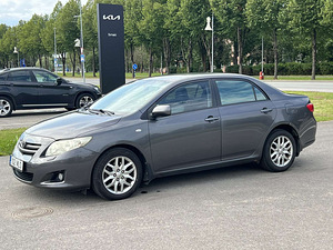TOYOTA COROLLA (1 foto / 11)