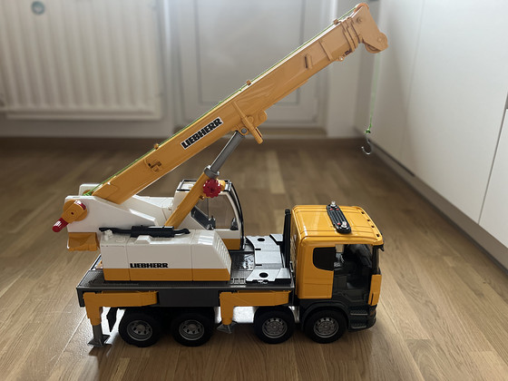 Kraanaga auto LIEBHERR