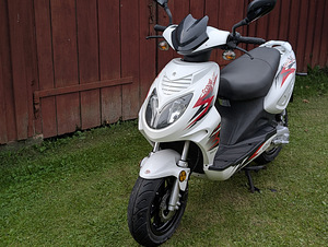 Väikse läbisõiduga Sachs Speedjet 50 roller (1 foto / 8)