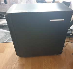 Очень мощный игровой компьютер — RTX 5090 + Ryzen 9 9950X (1 фото из 5)