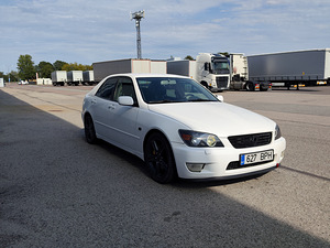 Lexus is200 (2 foto / 8)