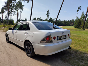 Lexus is200 (5 foto / 8)