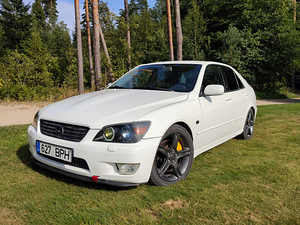 Lexus is200 (6 foto / 8)