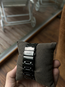 Мужские наручные часы GUESS чёрные/gunmetal, с кристаллами (3 фото из 5)