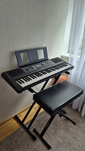 Digiklaver Yamaha PSR-E373 (1 foto / 3)