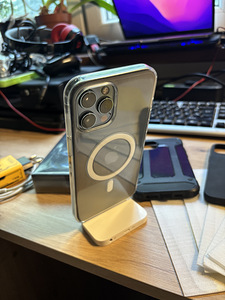 iPhone 12 Pro Max ja aksessuaarid (1 foto / 4)