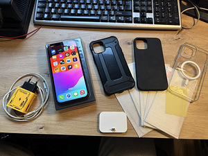 iPhone 12 Pro Max ja aksessuaarid (2 foto / 4)