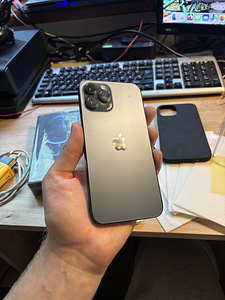 iPhone 12 Pro Max ja aksessuaarid (3 foto / 4)