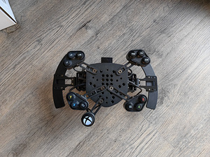 Fanatec Clubsport универсальный хаб для Xbox (4 фото из 6)