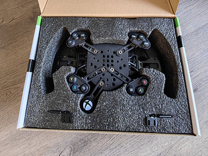 Fanatec Clubsport универсальный хаб для Xbox (3 фото из 6)