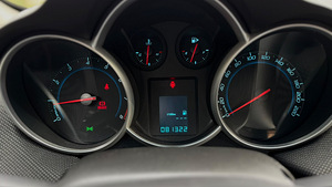 Chevrolet Cruze 1.6 (7 foto / 7)