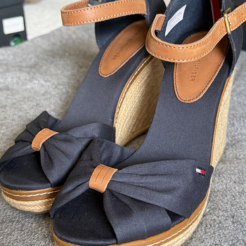 Tommy Hilfiger sandaalid, suurus 39, uued