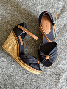 Tommy Hilfiger sandaalid, suurus 39, uued (2 foto / 6)