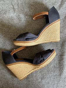 Tommy Hilfiger sandaalid, suurus 39, uued (3 foto / 6)