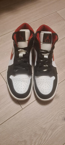 Air Jordan 1 Mid (3 фото из 3)