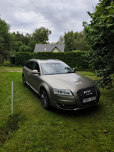 Продаётся Audi A6 Allroad (1 фото из 5)