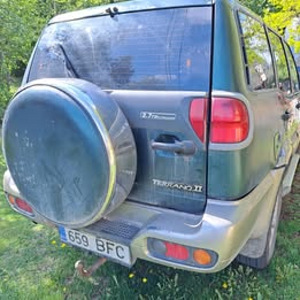 Nissan Terrano II (2 фото из 10)