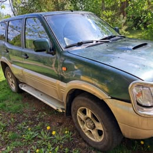 Nissan Terrano II (3 фото из 10)