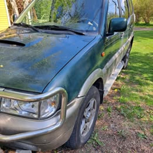 Nissan Terrano II (4 фото из 10)