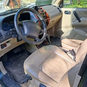 Nissan Terrano II (6 фото из 10)