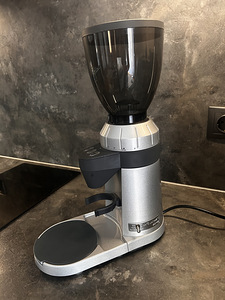 Welhome WPM ZD-16 Coffee Grinder Кофемолка для эспрессо (2 фото из 7)