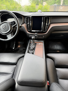 Volvo XC60 INSCRIPTION D5 PowerPulse 173 kW (7 foto / 15)
