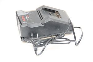 Laadija Bosch GAL 18V-40 4.0 Ah (2 foto / 2)