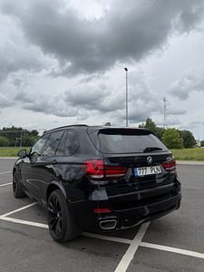 BMW X5 (1 фото из 12)