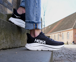 S.40 2/3(stm 25.5sm)HOKA Clifton*10 active run (1 foto / 10)
