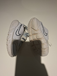 Кроссовки Nike (3 фото из 3)