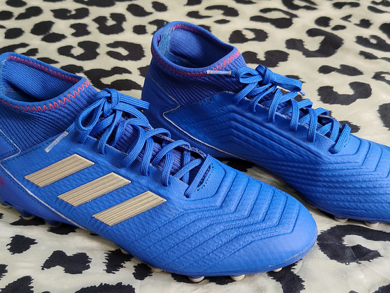 Jalgpalli putsad 42,5 Adidas Predator poiste putsad jalanõud