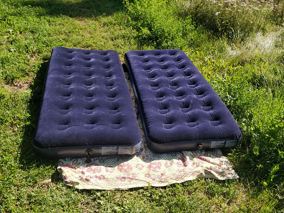 Ööbimine igal pool tasuta ! 2 täispuhutavat madratsit +elekt