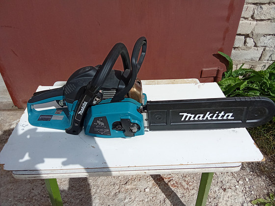 Бензопила Makita