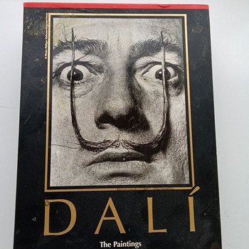 Salvador Dali kunstiraamat