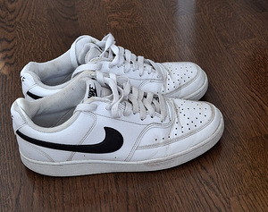 Кроссовки Nike р. 41, внутри подкладка вся целая. (2 фото из 5)