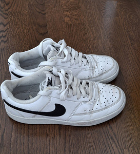 Кроссовки Nike р. 41, внутри подкладка вся целая. (3 фото из 5)