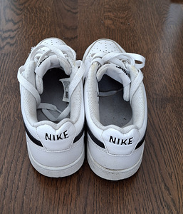 Кроссовки Nike р. 41, внутри подкладка вся целая. (5 фото из 5)