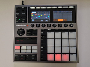 Native Instruments Mashine+ (1 фото из 3)