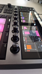 Native Instruments Mashine+ (2 фото из 3)
