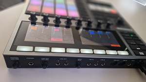Native Instruments Mashine+ (3 фото из 3)