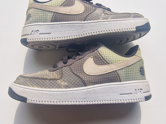 Мало ношенные чистые, целые кроссовки Nike Air Force, р. 40,