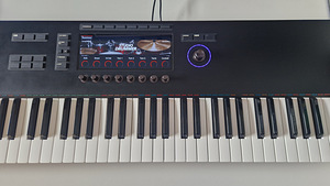 Native Instruments Kontrol S61 MK3 (6 foto / 6)